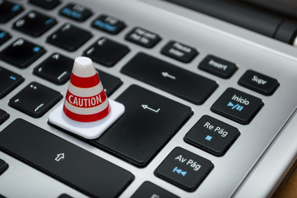 teclado com cone escrito