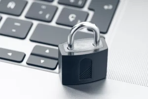 teclado com um cadeado, representando a segurança da informação